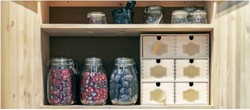 Domowa spiżarnia – pomysły na zaaranżowanie przestrzeni