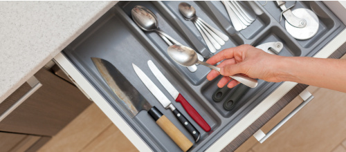 Kilka sposobów na przechowywanie w niewielkiej kuchni